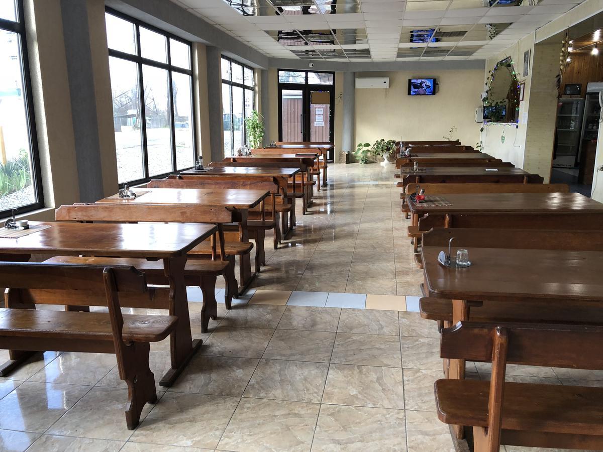 Cafe-Hotel Assir ピツンダ エクステリア 写真