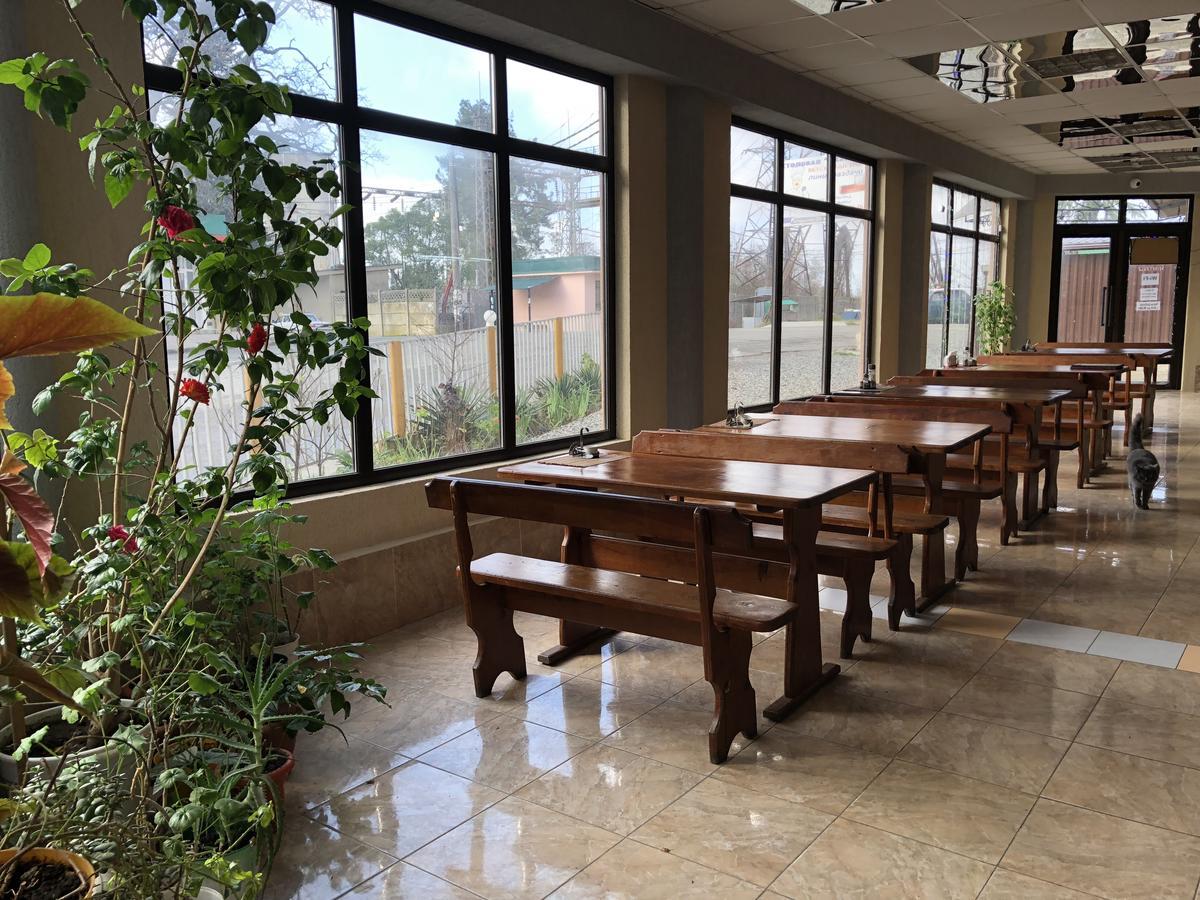 Cafe-Hotel Assir ピツンダ エクステリア 写真